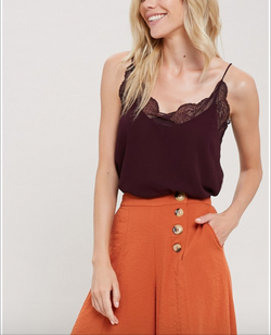 NO DRAMA LACE CAMI: WINE